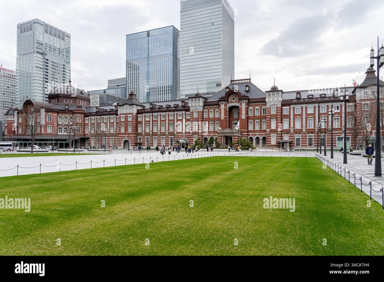 Tokyo, Giappone - 20 marzo 2019: Persone alla stazione di Tokyo, una stazione ferroviaria nella città di Chiyoda, Tokyo, Giappone. Foto Stock