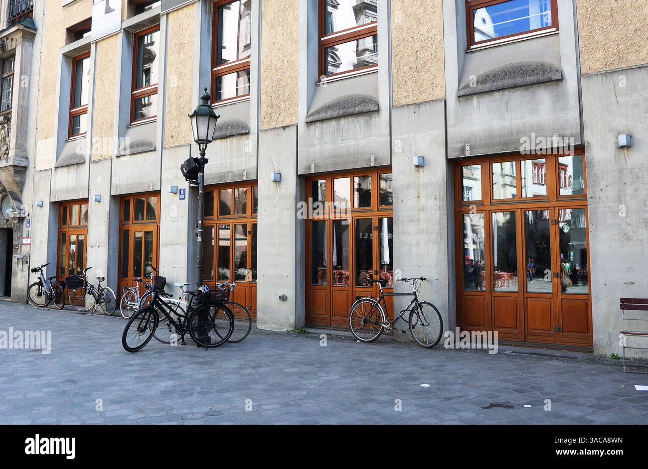 Hier im Bild am Münchner Platzl die früheren Südtiroler Stuben wo jetzt die Brauerei Weihenstephan einzieht, München, Nachfolger Foto Stock