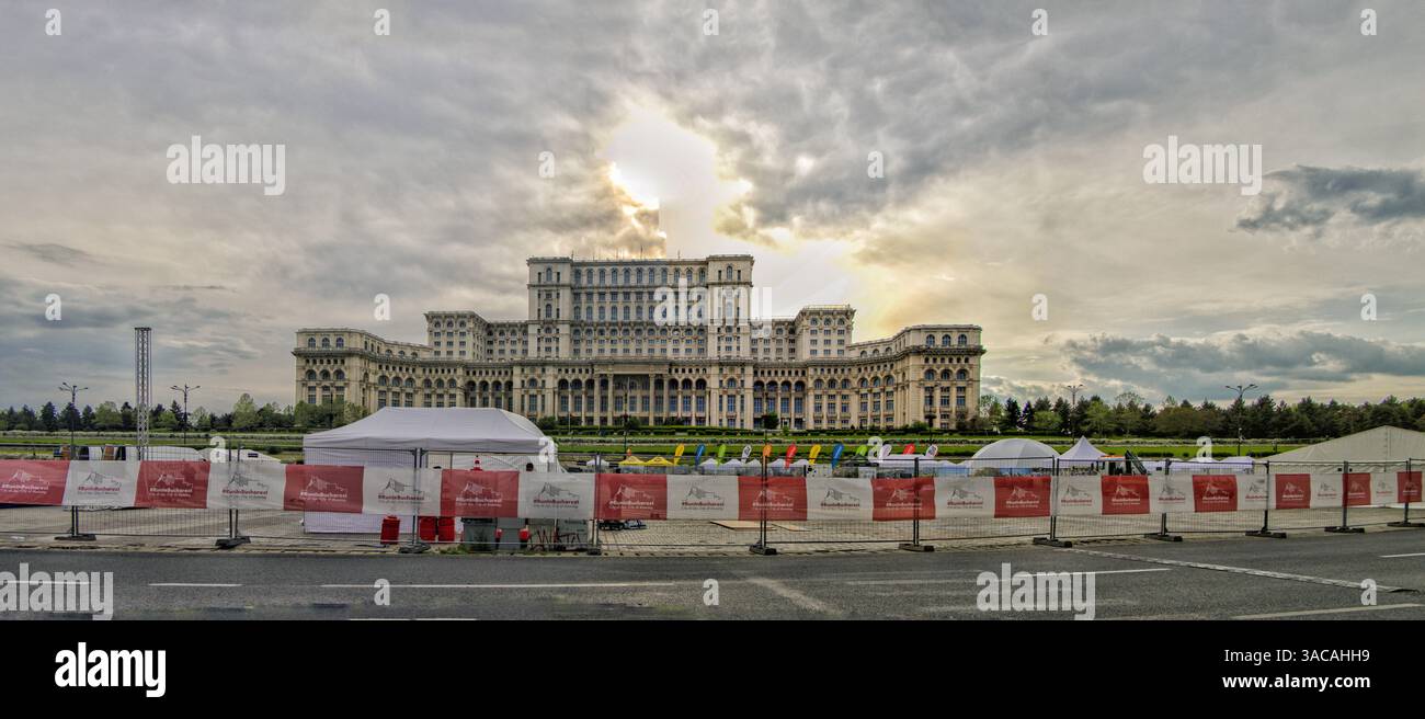 Bucarest, Romania. Palazzo del Parlamento a Bucarest, che è la sede del Parlamento della Romania. Foto Stock