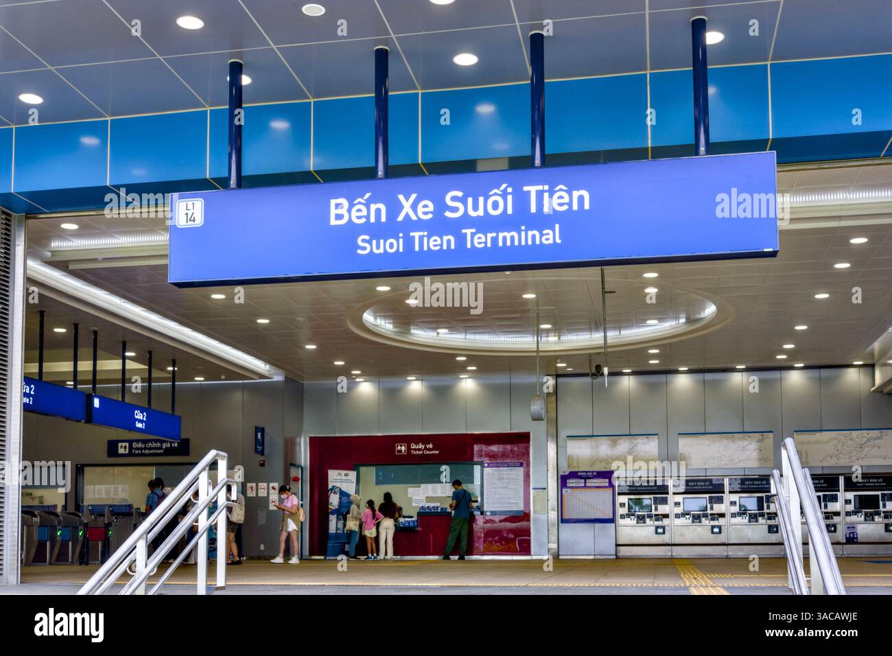 Linea 1 della metropolitana ho chi Minh City di recente apertura, lunghezza totale 19,7 km con 14 stazioni che vanno dalla stazione di Ben Thanh alla stazione di Suoi Tien, Vietnam Foto Stock