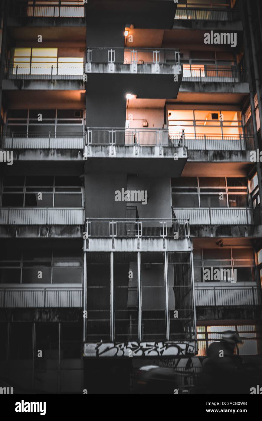 New England House a Brighton al crepuscolo, un esempio di architettura brutalista e la prima struttura industriale costruita appositamente al mondo Foto Stock