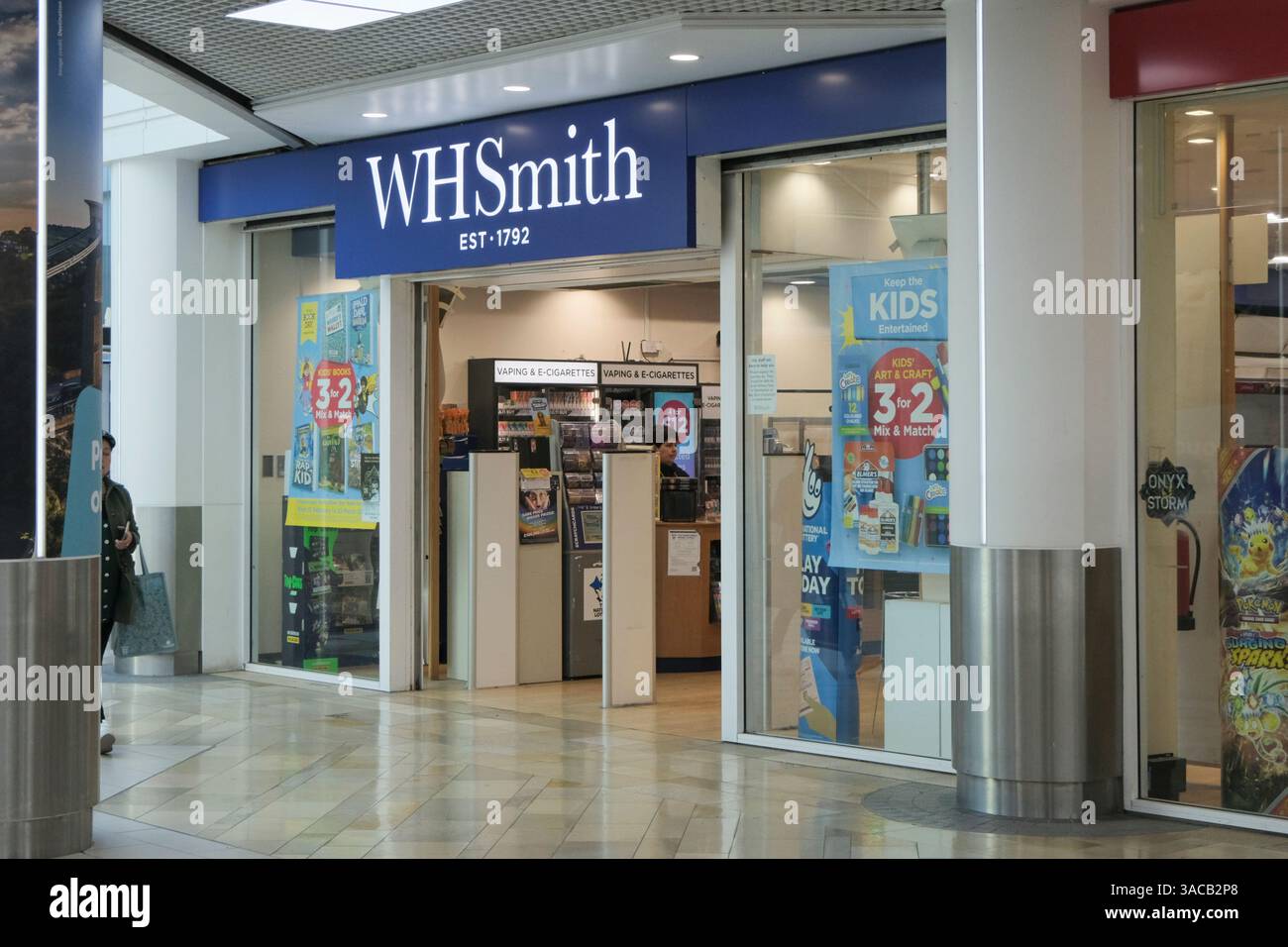 Il negozio Wh smith nelle gallerie Bristol Regno Unito Foto Stock