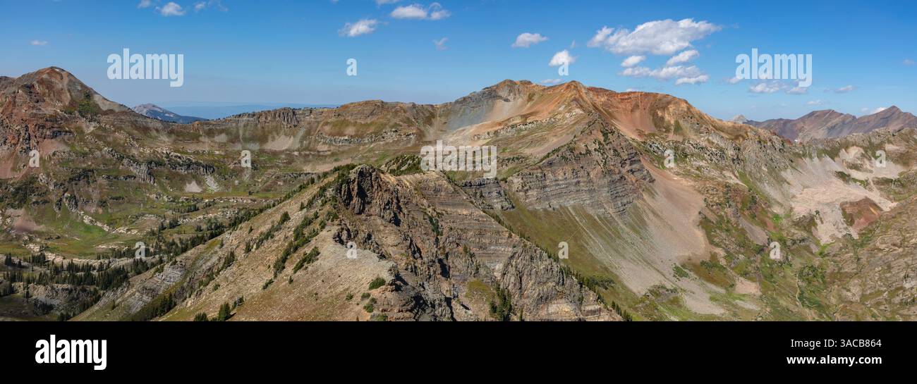 La colorata Richmond Mountain (501 piedi) si erge sopra il Daisy Pass vicino a Crested Butte Colorado. Foto Stock