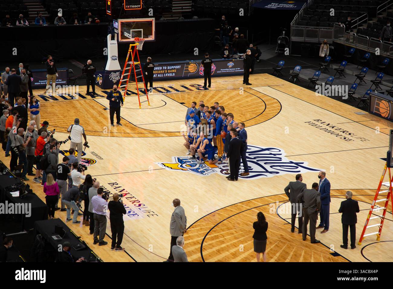 I campioni di basket della IHSAA 2A Indiana High School 2021, Blackhawk Christian Braves, al Banker's Life (ora Gainbridge) Fieldhouse - Indianapolis. Foto Stock