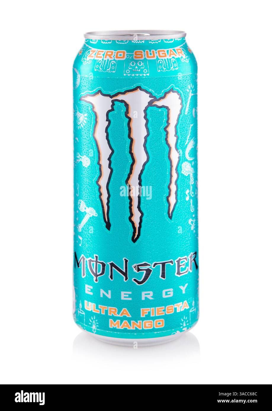 LONDRA, Regno Unito - 15 MARZO 2025: Lattina di alluminio di Monster Energy ultra fiesta mango zero Sugar soft soda drink su bianco. Foto Stock