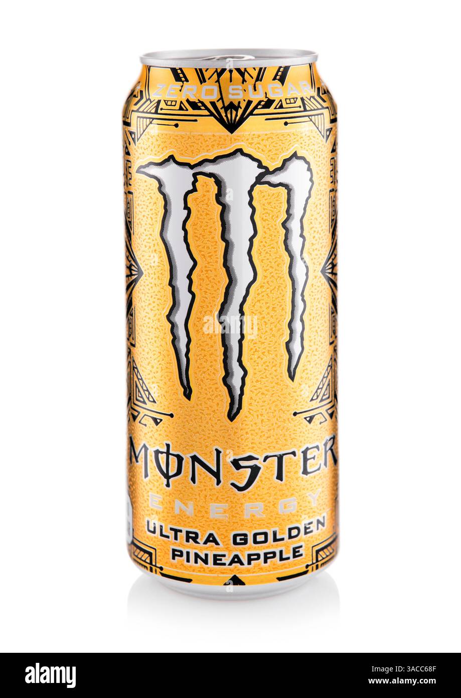 LONDRA, Regno Unito - 12 MARZO 2025: Mostro Energy ultra Golden Pineapple Zero Sugar soft soda drink on white. Foto Stock