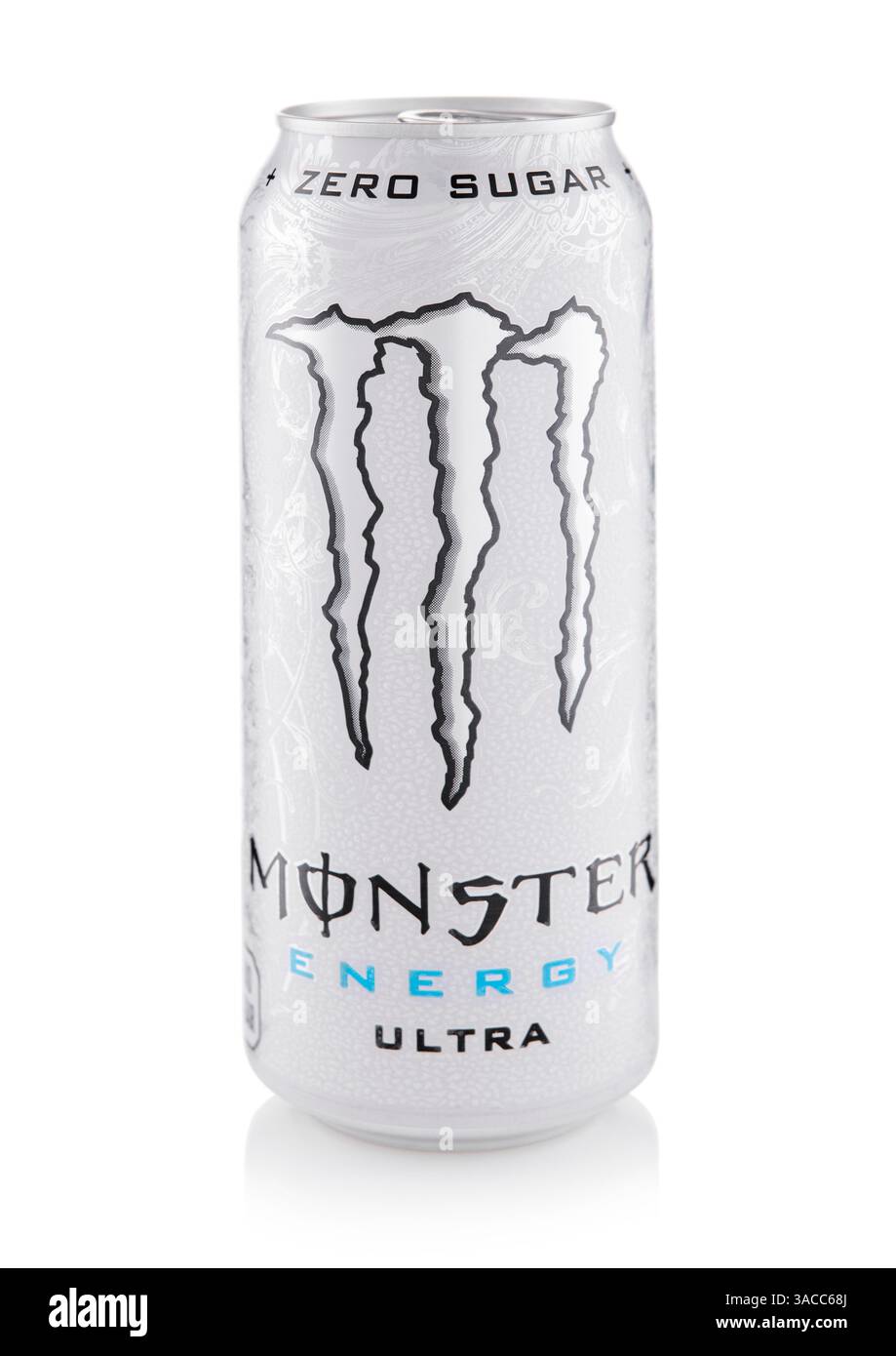 LONDRA, Regno Unito - 7 MARZO 2025: Barattolo in alluminio di Monster Energy ultra zero Sugar soft soda drink su bianco. Foto Stock