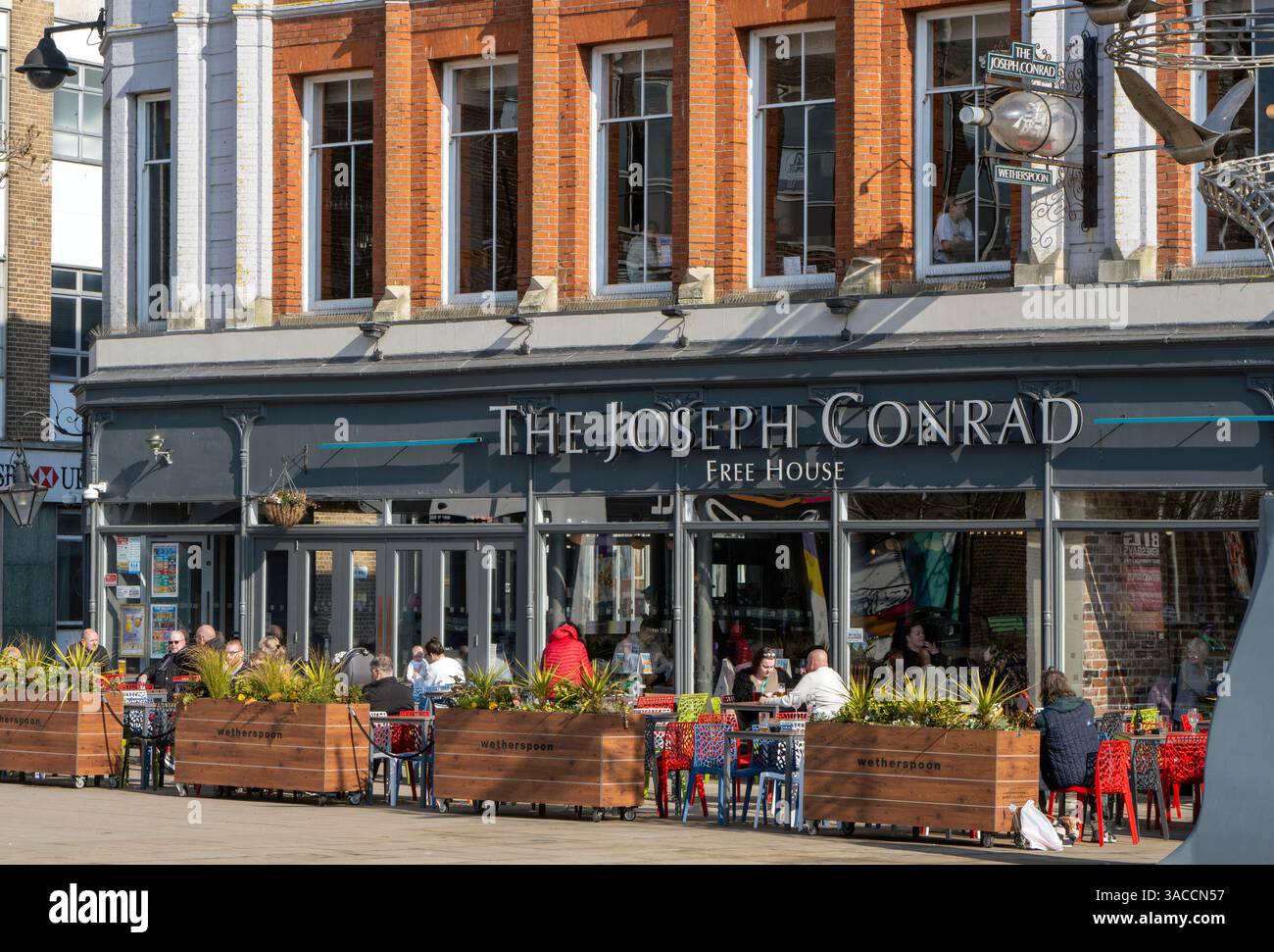 The Joseph Conrad - Wetherspoon Public House - Station Road, Lowestoft, Suffolk, East Anglia, Inghilterra, REGNO UNITO Foto Stock