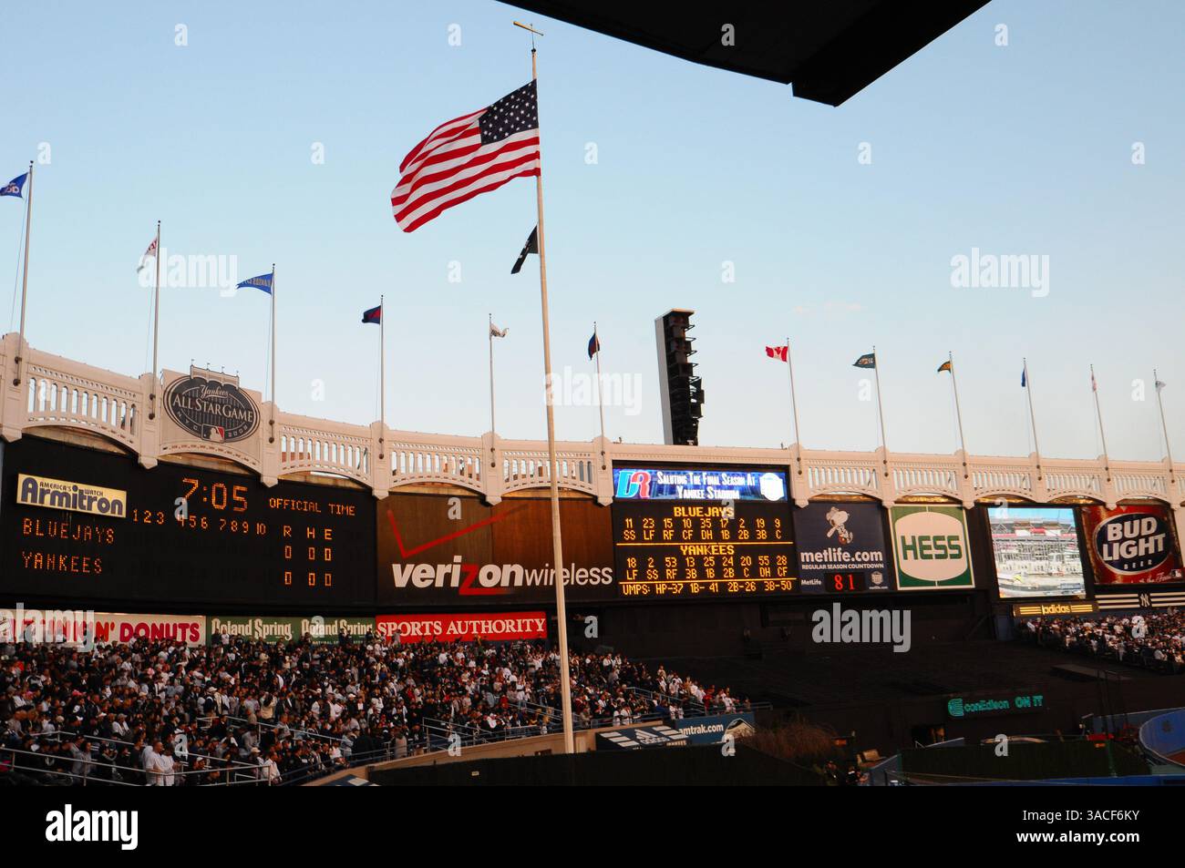 1° aprile 2008. I New York Yankees aprono la loro ultima stagione allo Yankee Stadium, ospitando i Toronto Blue Jays nel Bronx, New York. Twig/CSM (immagine di credito: © Cal Sport Media/ZUMA Press) Foto Stock