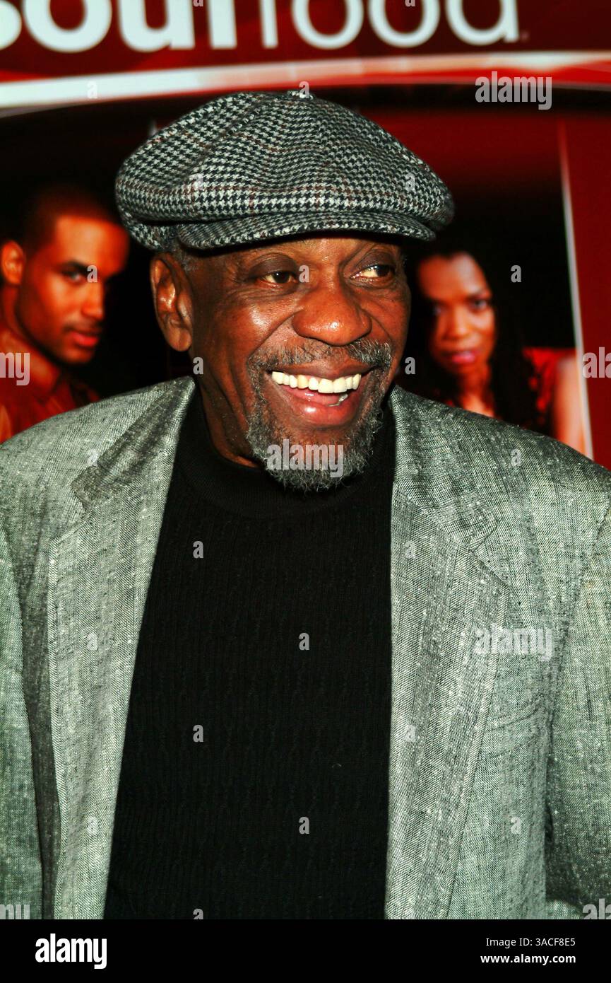11 febbraio 2004 - Hollywood, California, USA - Bill Cobbs alla prima proiezione della quinta e ultima stagione di "Soul Food" al Director's Guild of America Theater. Foto Stock