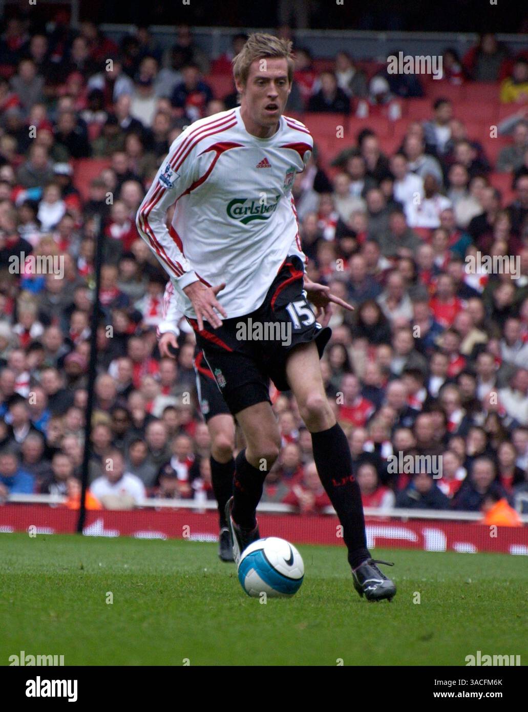 5 aprile 2008 - Londra, Inghilterra, Regno Unito - PETER CROUCH, il numero 15 di Liverpool, durante la partita di Premier League del Barclay tra Arsenal e Liverpool all'Emirates Stadium di Londra. Liverpool pareggiò l'Arsenal 1-1. (Immagine di credito: © Stuart Crump/Cal Sport Media/ZUMA Press) Foto Stock