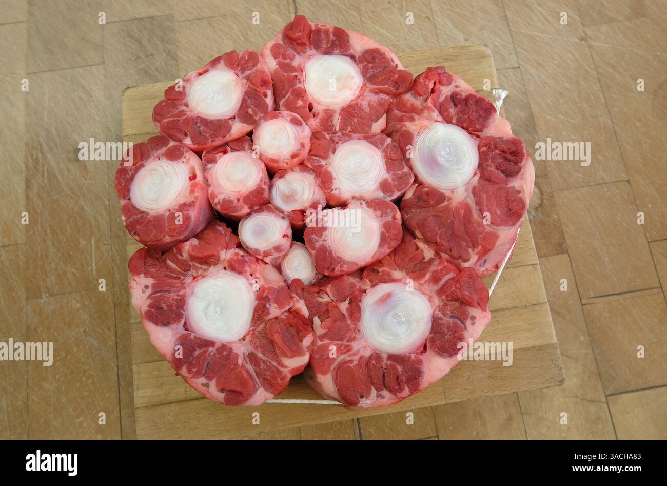 selezione di coda di bue su macelleria di legno, norfolk, inghilterra Foto Stock