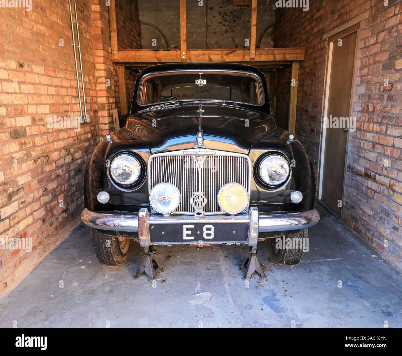 The Earl’s Rover 75 con targa e 8 a Shugborough Hall, Great Haywood, vicino a Stafford, Staffordshire, Inghilterra, REGNO UNITO Foto Stock