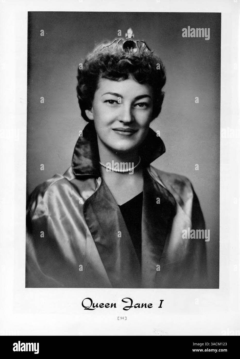 Questo annuario del 1955-1956 documenta il corpo studentesco, la facoltà, i risultati sportivi, i club e gli eventi principali. Riflette i contributi educativi e culturali degli afroamericani nell'ambiente scolastico. Foto Stock