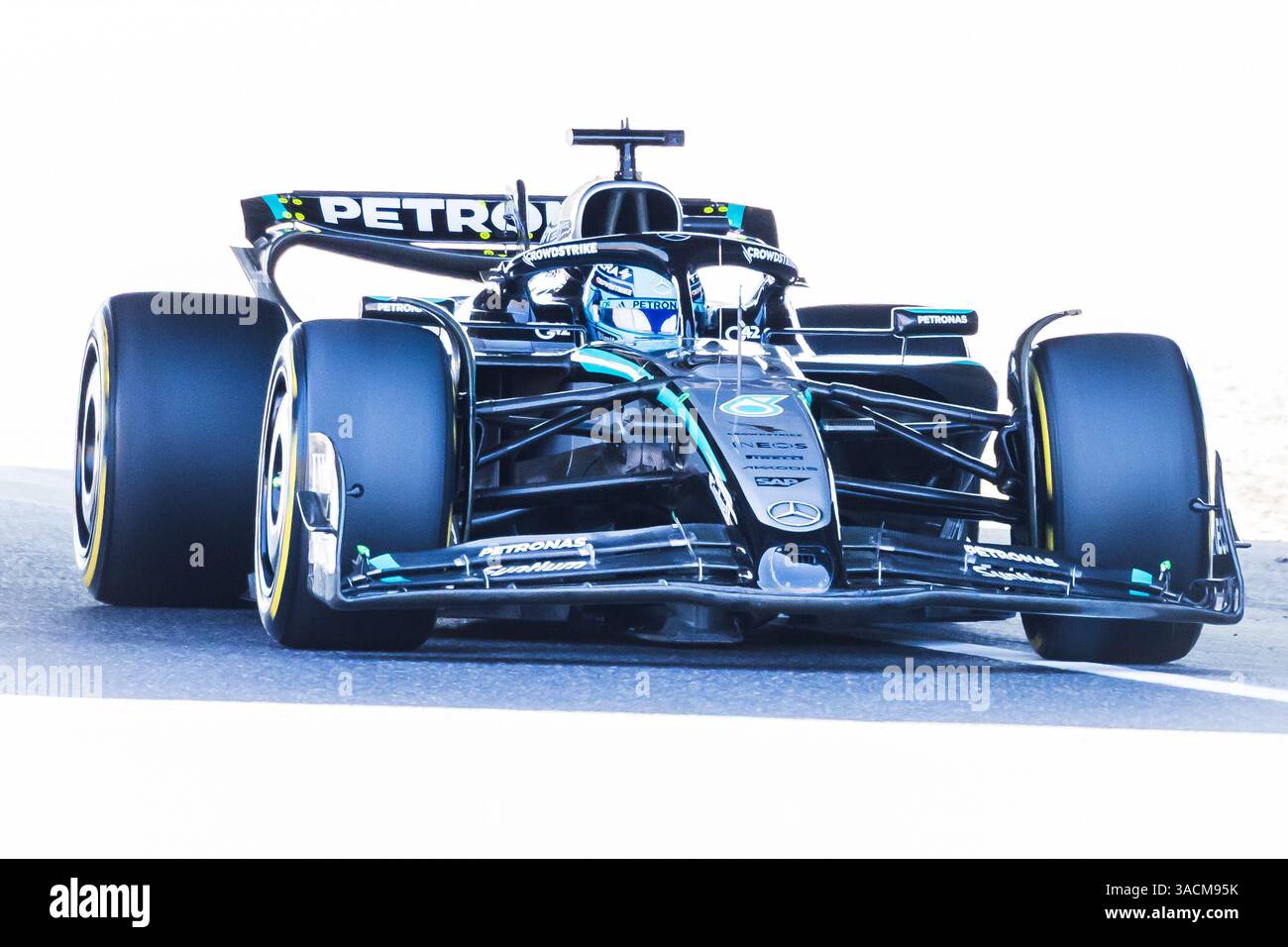 Circuito di Suzuka, mie, Giappone. 4.April.2025; George Russell del Regno Unito e il team Mercedes-AMG PETRONAS F1 durante le prove libere 1 Gran Premio del Giappone crediti: Jay Hirano/AFLO/Alamy Live News Foto Stock