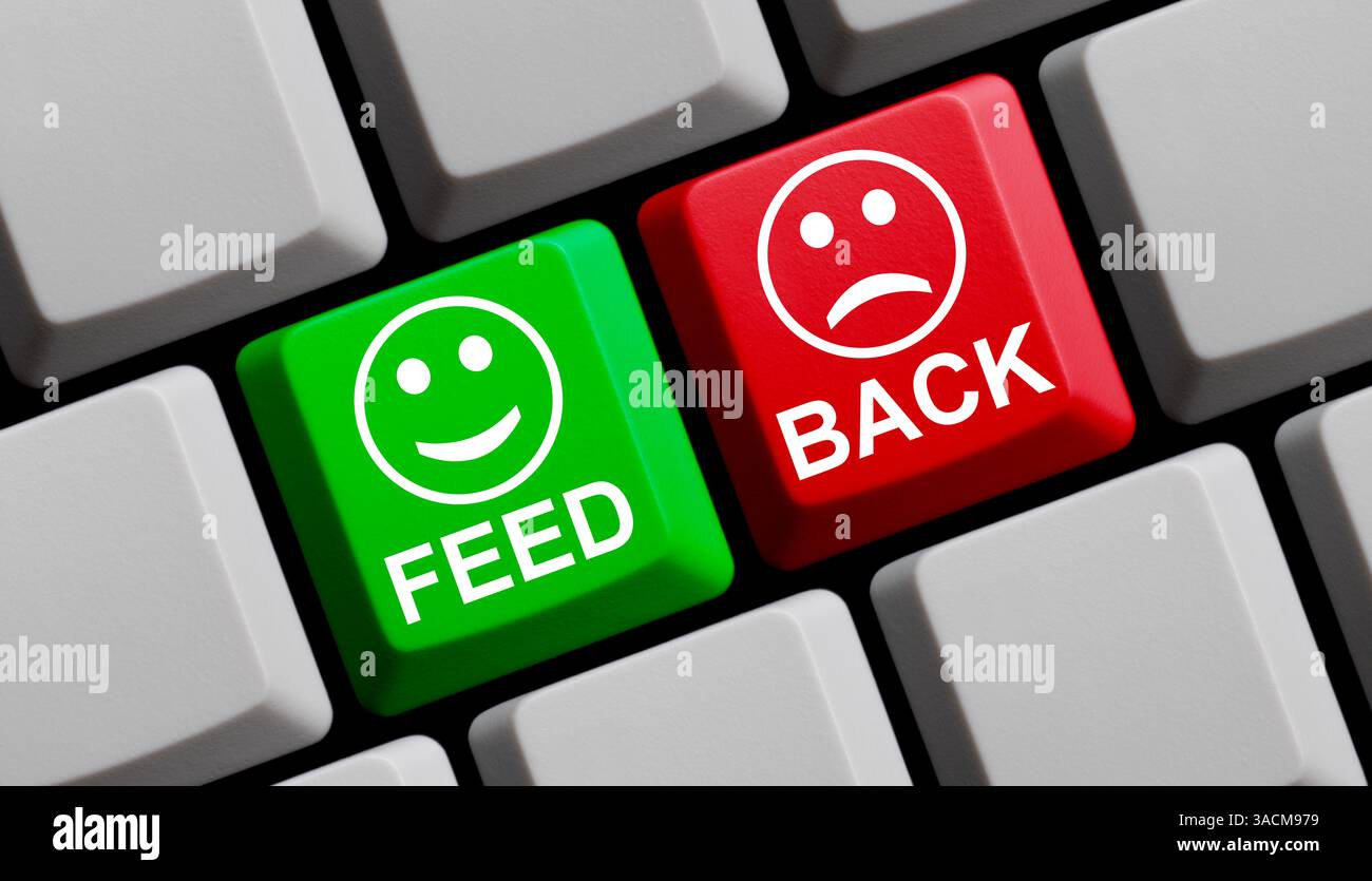 I tasti rossi e verdi della tastiera mostrano critiche positive e negative online - feedback Foto Stock