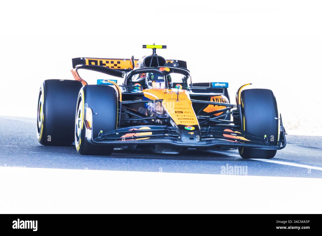 Circuito di Suzuka, mie, Giappone. 4.April.2025; Lando Norris di Gran Bretagna e McLaren F1 Team durante le prove libere 1 del Gran Premio di Formula 1 del Giappone crediti: Jay Hirano/AFLO/Alamy Live News Foto Stock