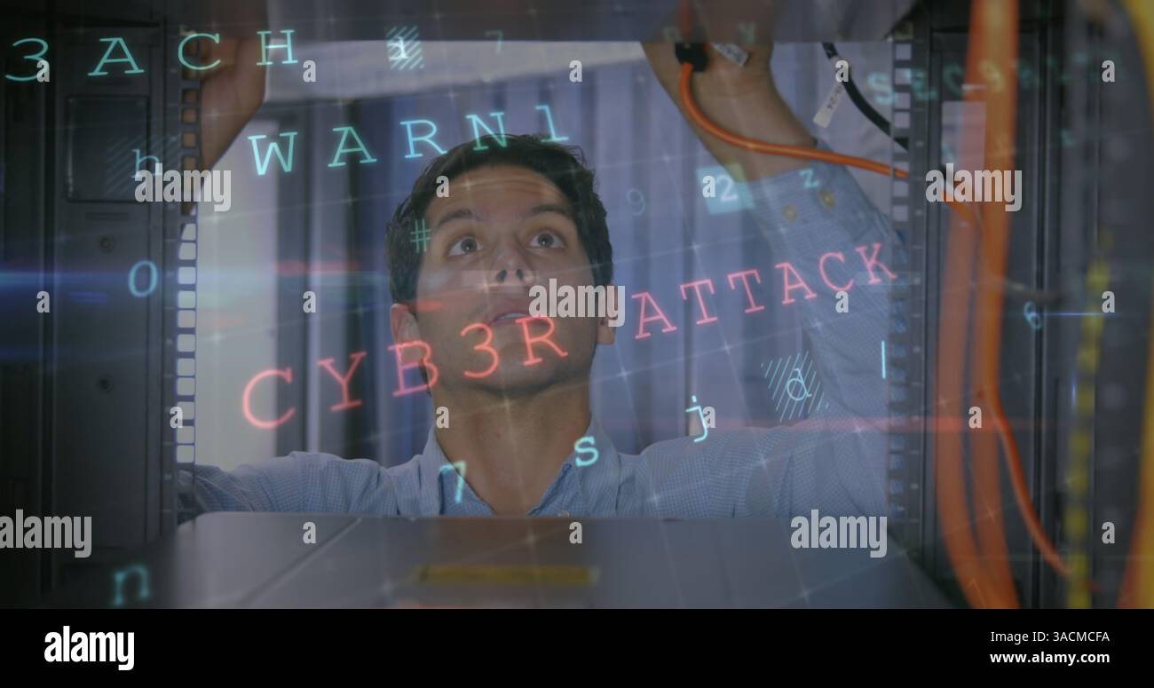 Immagine dell'elaborazione dei dati con avviso di attacco informatico su tecnico e server Foto Stock