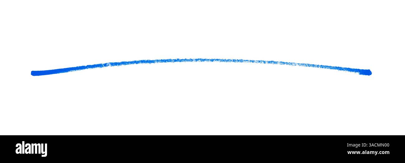 Linea blu isolata molto lunga disegnata con una matita come segno di sottolineatura Foto Stock