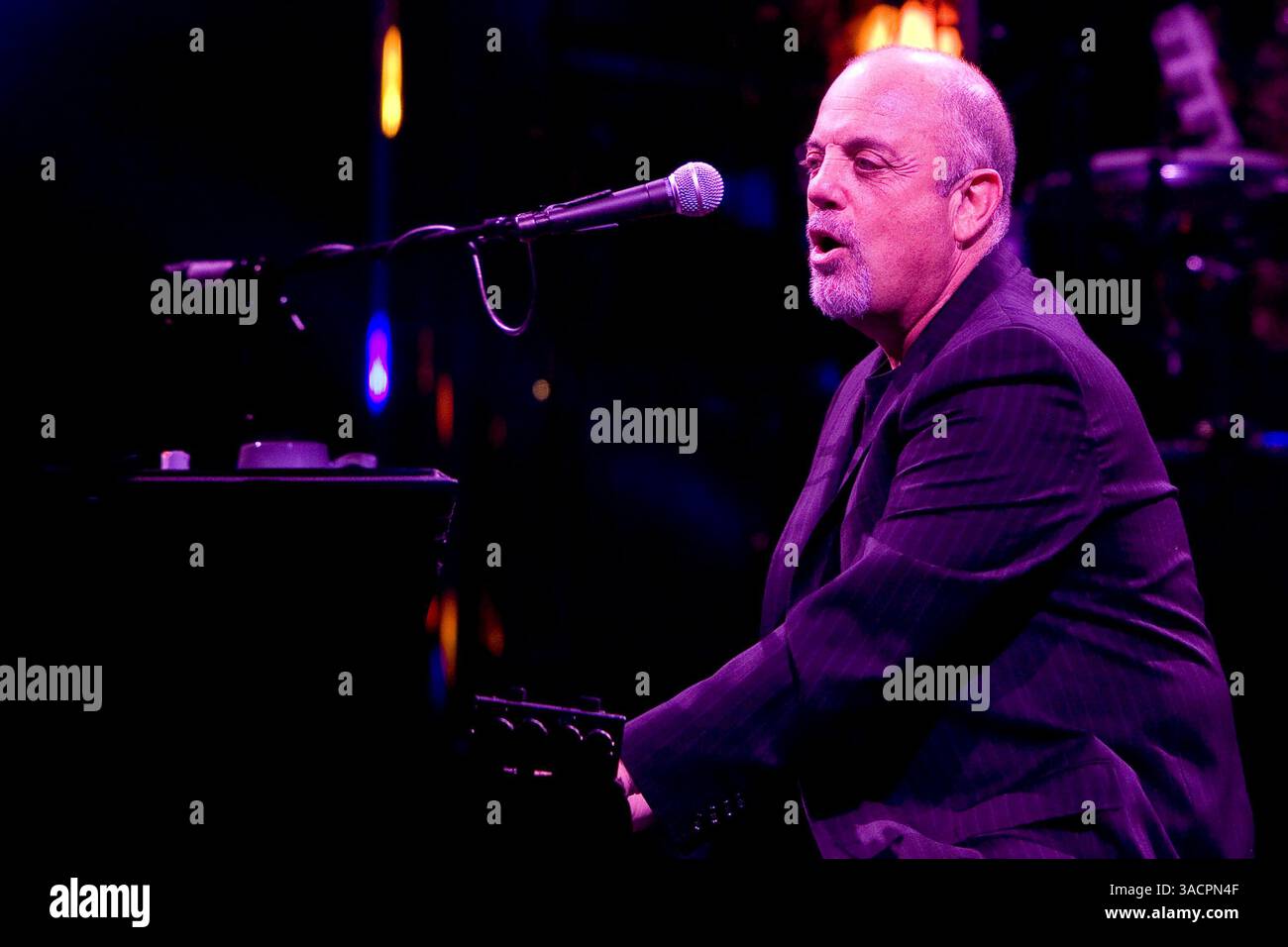 10 novembre 2007 - Oakland, California, USA - il pianista e compositore americano BILLY JOEL si esibisce a Oakland. (Immagine di credito: © Tim Wagner/ZUMA Press) Foto Stock