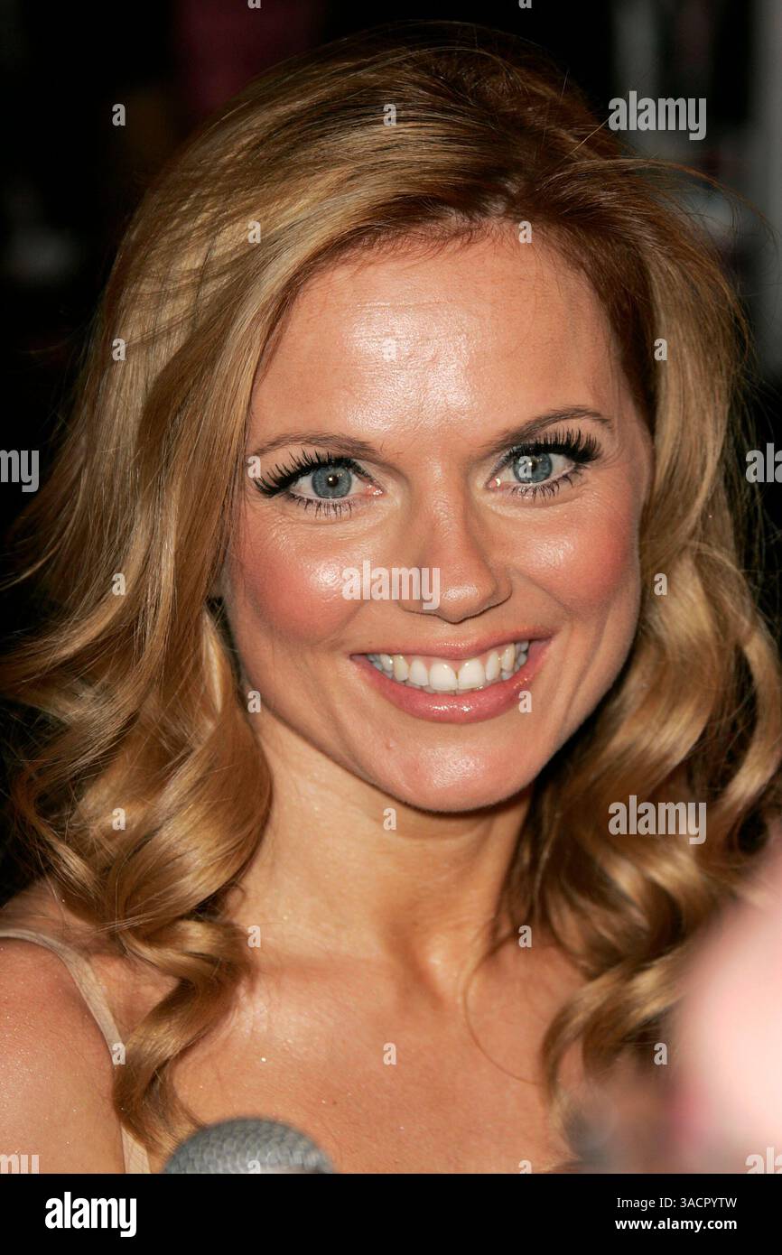 15 novembre 2007 - Hollywood, California, Stati Uniti - la cantante GERI HALLIWELL (Spice Girls) arriva al Victoria's Secret Fashion Show 2007 tenutosi al Kodak Theater. (Immagine di credito: © Lisa o'Connor/ZUMA Press) Foto Stock