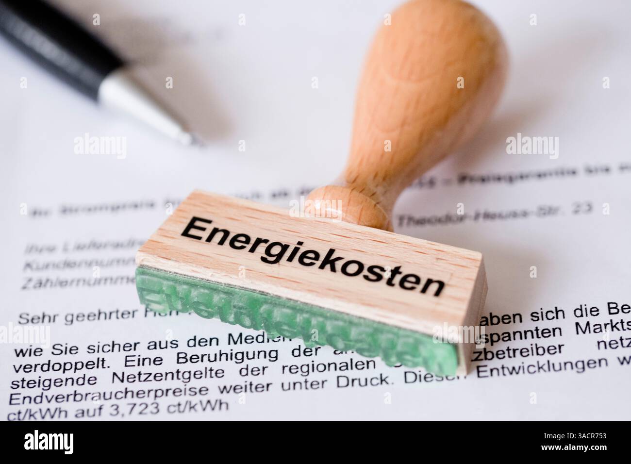 Timbrare con l'iscrizione costi energetici Foto Stock