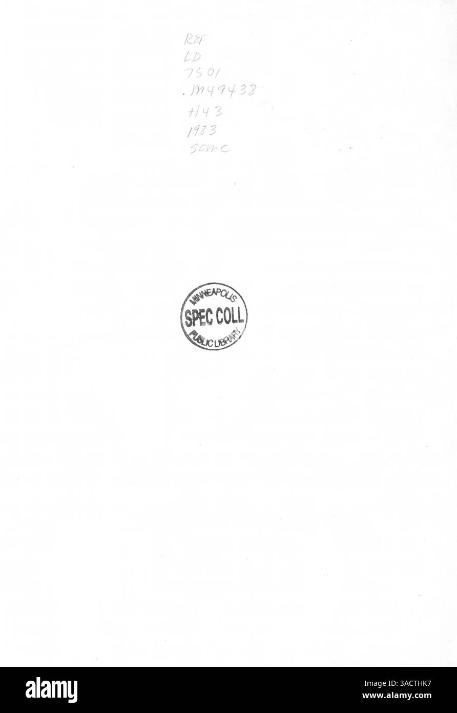 Questo annuario del 1983 della Heart of the Earth Survival School, 'Chimigezi Winage', riflette le esperienze degli studenti durante l'anno scolastico 1982-1983, sottolineando le abilità di sopravvivenza, la cultura indigena e un approccio unico all'istruzione. Foto Stock