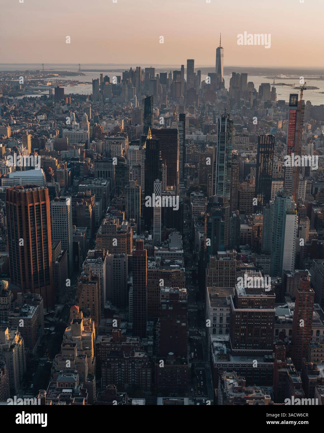 Tramonto, New York City, panoramica della città di SUMMIT One Vanderbilt, One World, Manhattan, Stati Uniti Foto Stock