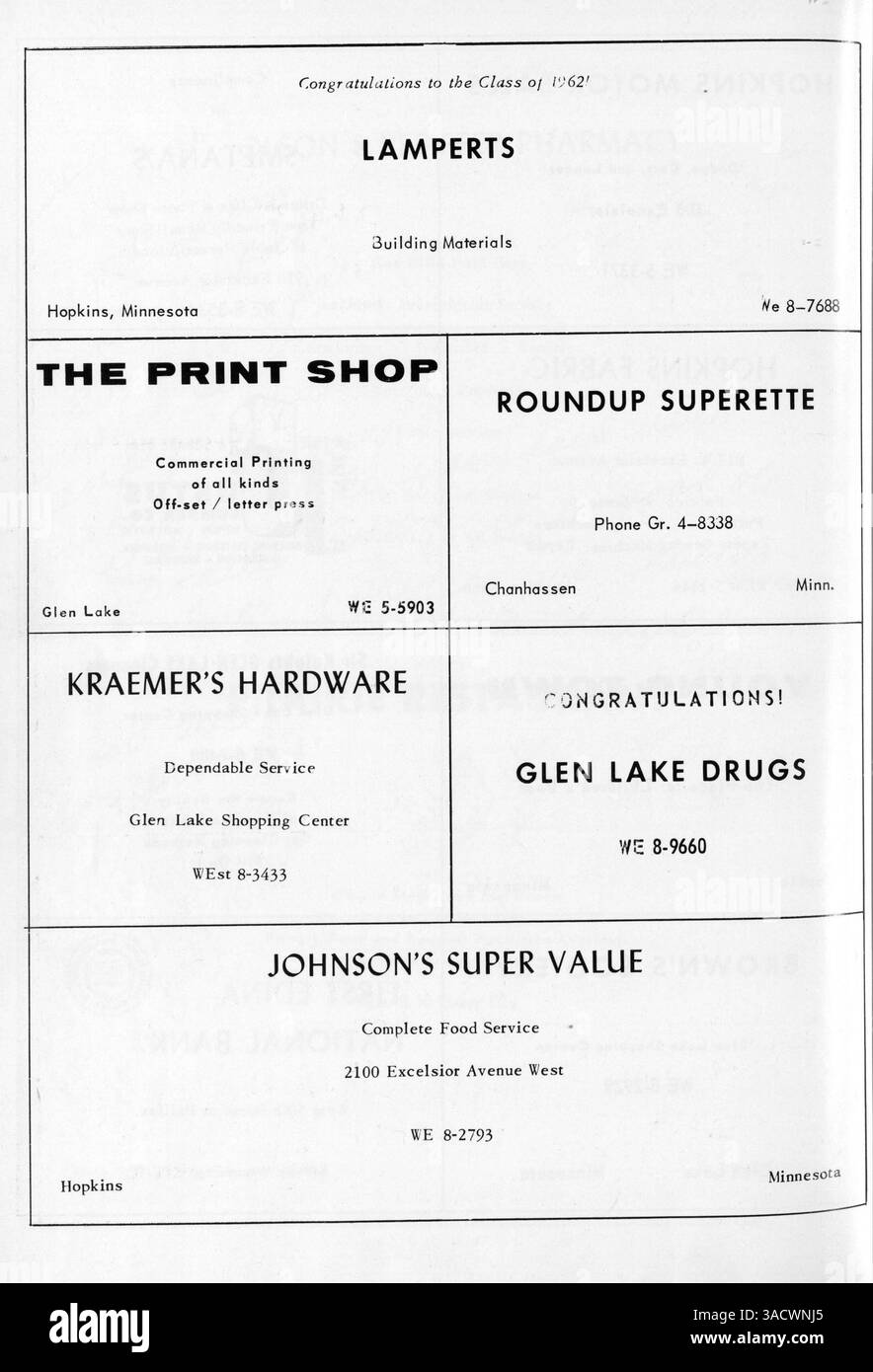 L'annuario unbound 1962 "The Eagle" della Eden Prairie High School documenta l'anno scolastico 1961-1962, inclusi ritratti di studenti e insegnanti, atletica, club ed eventi. Funge da registro storico delle attività e dei risultati conseguiti dalla scuola durante quell'anno. Foto Stock