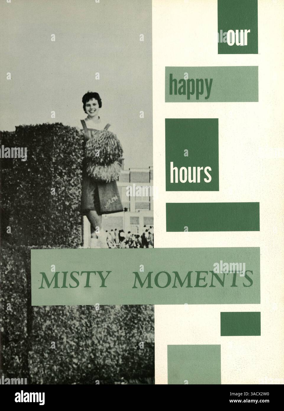 Questo annuario del 1961 della Washburn High presenta importanti risultati per gli studenti, tra cui atletica leggera, club e il contributo accademico degli studenti afroamericani all'ambiente scolastico. Foto Stock