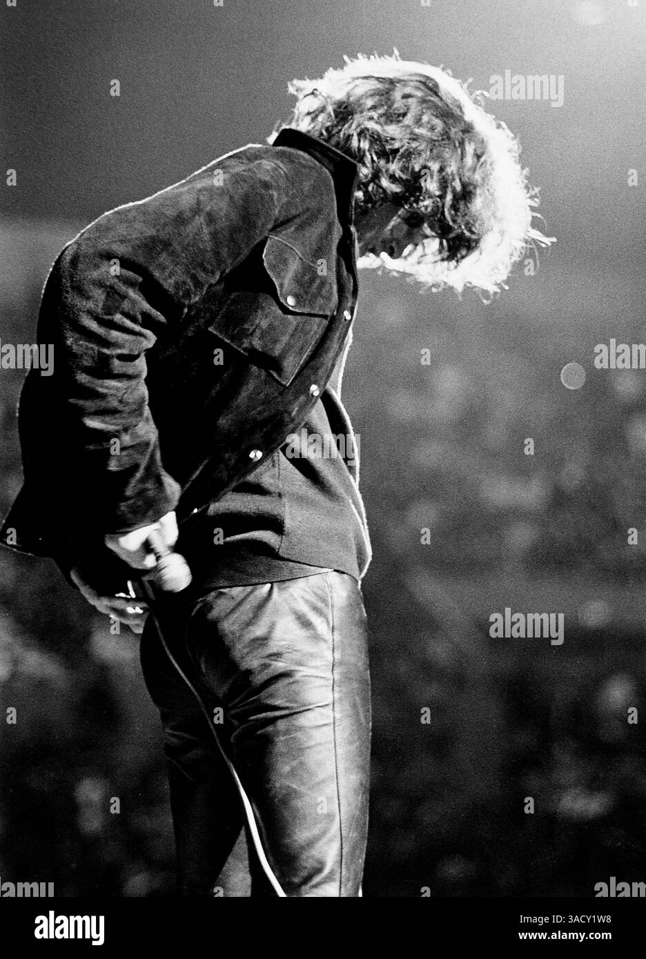 01 gennaio 1967; Portland, OR, USA; (file foto: 1967, data esatta sconosciuta) JIM MORRISON sul palco di Portland. . (Immagine di credito: Douglas Kent Hall/ZUMAPRESS.com) Foto Stock