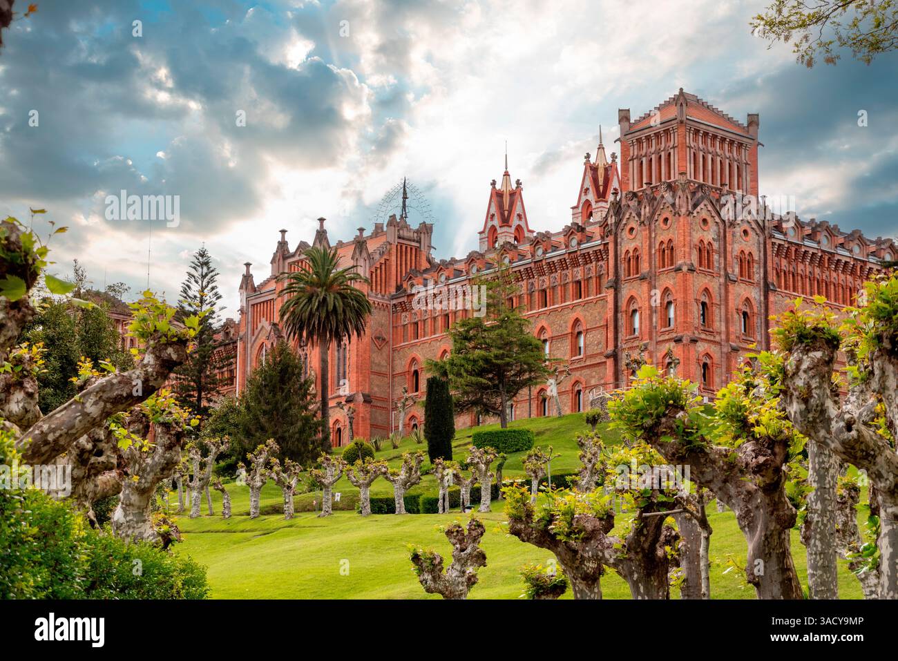 La Fondazione Comillas con il Centro Internazionale di studi superiori spagnoli, Università della Cantabria, Spagna settentrionale Foto Stock