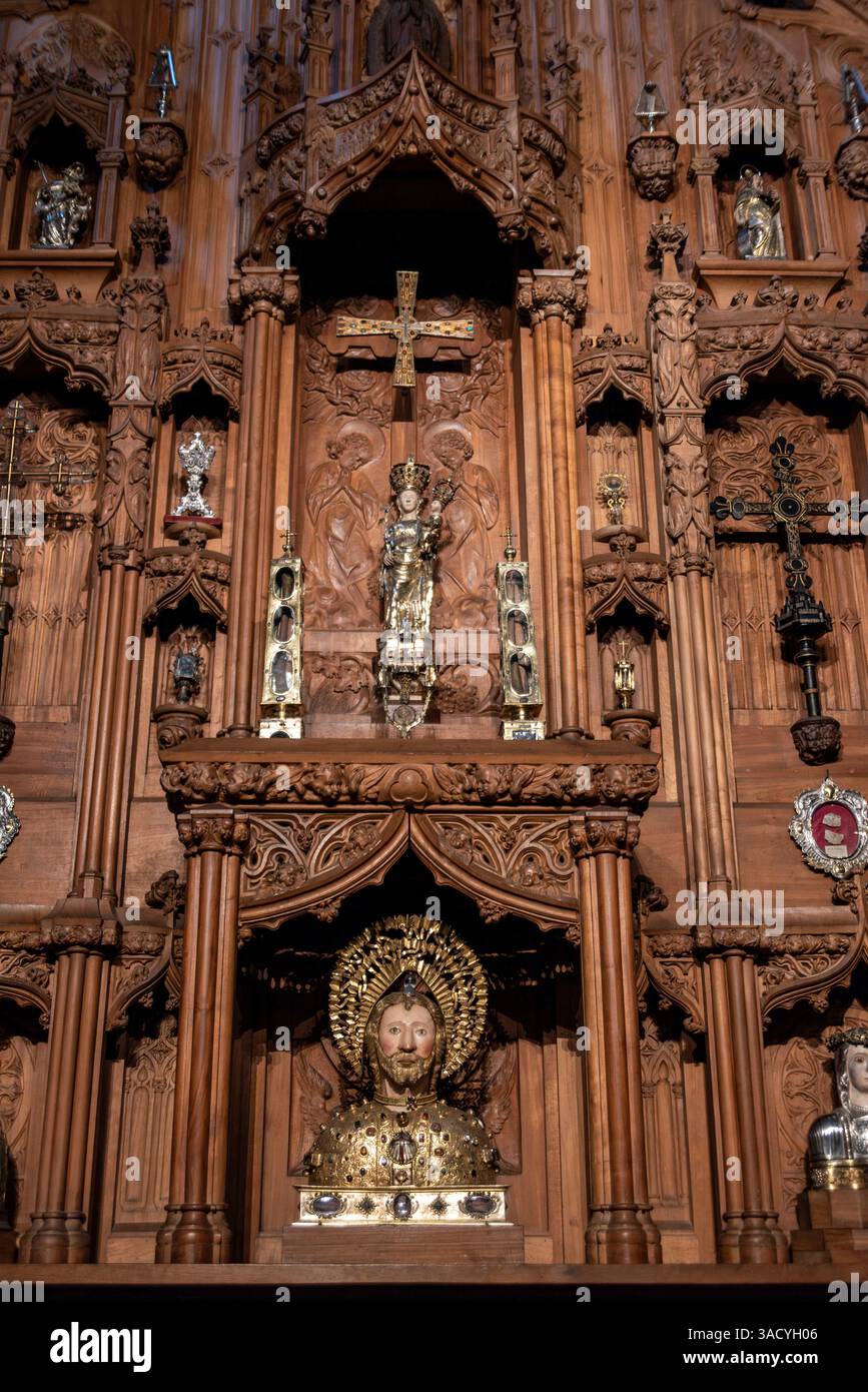 Santiago de Compostela, Spagna, splendido altare in legno nel museo della cattedrale di Santiago de Compostela Foto Stock