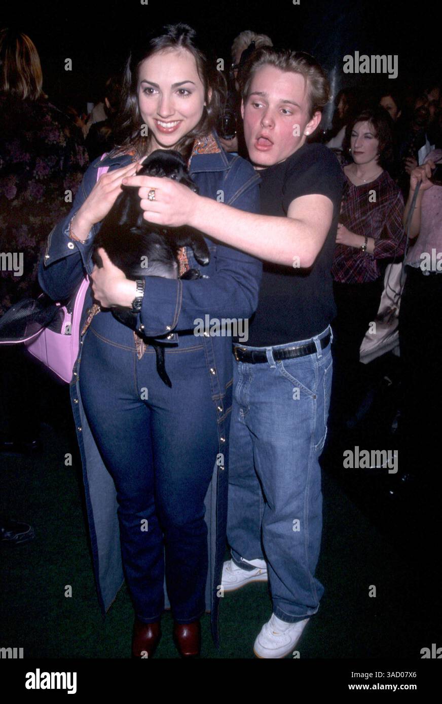 15 marzo 2001; New York, NY, Stati Uniti; gli attori BILLY KAY (Guiding Light) e EDEN RIEGL (All My Children) al "Celebrity Dogwalk on the Catwalk" per beneficiare del Animal Haven Shelter. (Immagine di credito: Nancy Kaszerman/ZUMAPRESS.com) Foto Stock 15 marzo 2001; New York, NY, Stati Uniti; gli attori BILLY KAY (Guiding Light) e EDEN RIEGL (All My Children) al "Celebrity Dogwalk on the Catwalk" per beneficiare del Animal Haven Shelter. (Immagine di credito: Nancy Kaszerman/ZUMAPRESS.com) Foto Stock