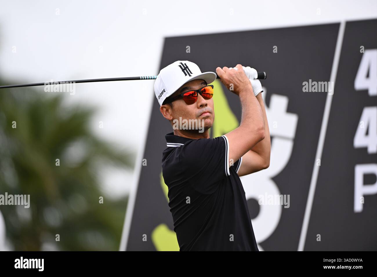 Doral, Stati Uniti. 4 aprile 2025. Kevin Na, Captain of the Iron Heads GC, si è tirato fuori durante il primo giorno del LIV Golf Invitational 2025 - Miami al Trump National Golf Course il 4 aprile 2025 a Doral, Florida. (Foto di JC Ruiz/Sipa USA) credito: SIPA USA/Alamy Live News Foto Stock