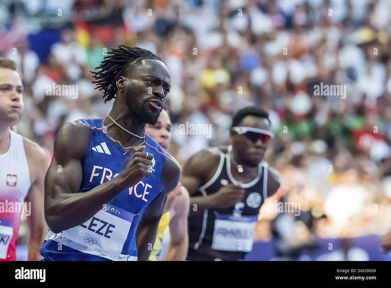 RYAN ZEZE (fra) della Francia, gareggia nella prima giornata maschile di 200 m allo Stade de France Stadium durante le Olimpiadi estive di Parigi del 2024 a Parigi, Francia, P Foto Stock