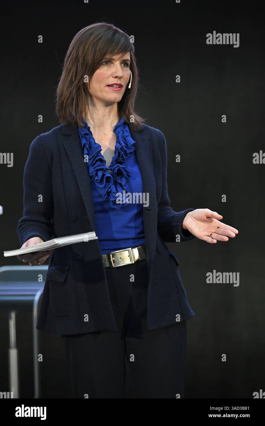 Presentatrice Juliane Langer durante un simposio organizzato dal WLSB, Wuerttembergischer Landessportbund e.V. Sport, Haus des Sports, Stoccarda, Baden-Wai¿½ Foto Stock