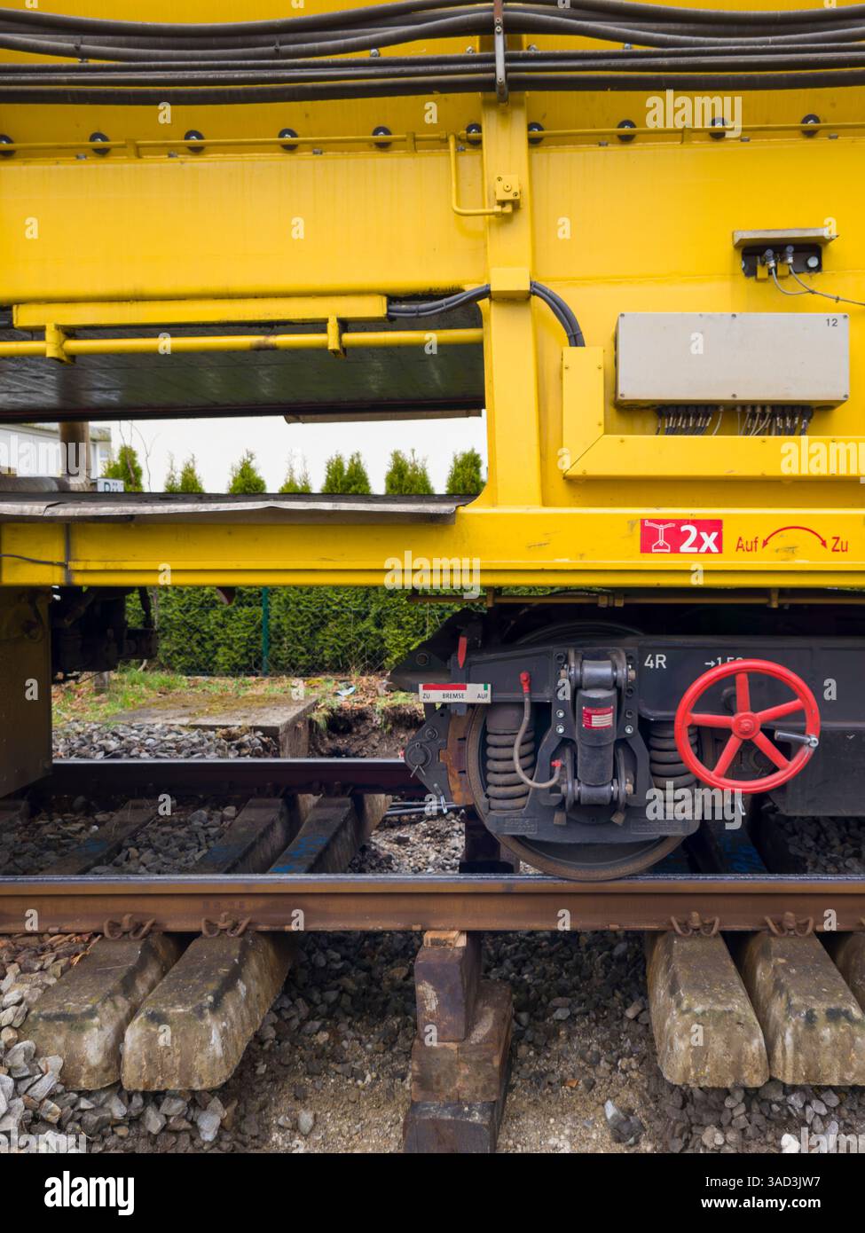 Lavori di costruzione di binari sulla linea ferroviaria, pulizia di zavorre, risanamento delle formazioni, Bad Wörishofen, Baviera, Germania, Europa Foto Stock