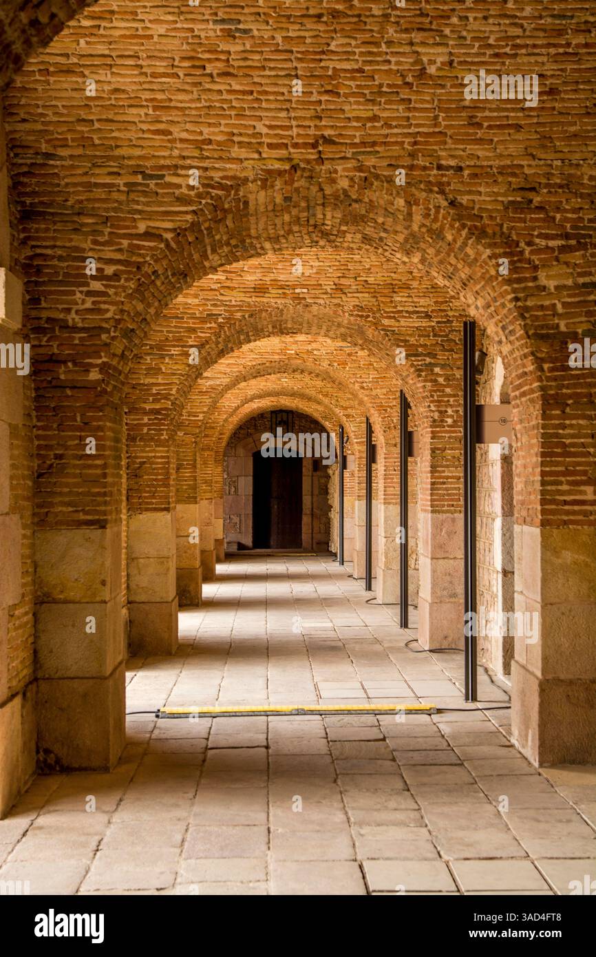 Castello di Montjuic vecchia fortezza militare sul Monte Montjuic che si affaccia sulla città, Barcellona, Spagna. Foto Stock