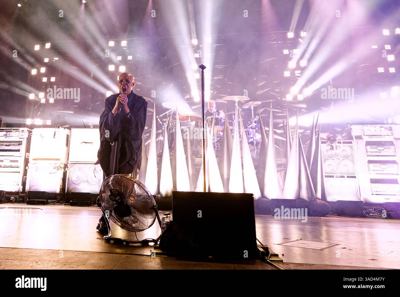 4 aprile 2025, Manchester, regno unito: SKIN (DEBORAH DYER) (voce principale) e MARK RICHARDSON (batterista) della rock band britannica Skunk Anansie live all'o2 Apollo Manchester durante il loro 2025 Pain Truth Tour (Credit Image: © Andy Von Pip/ZUMA Press Wire) SOLO USO EDITORIALE! Non per USO commerciale! Foto Stock