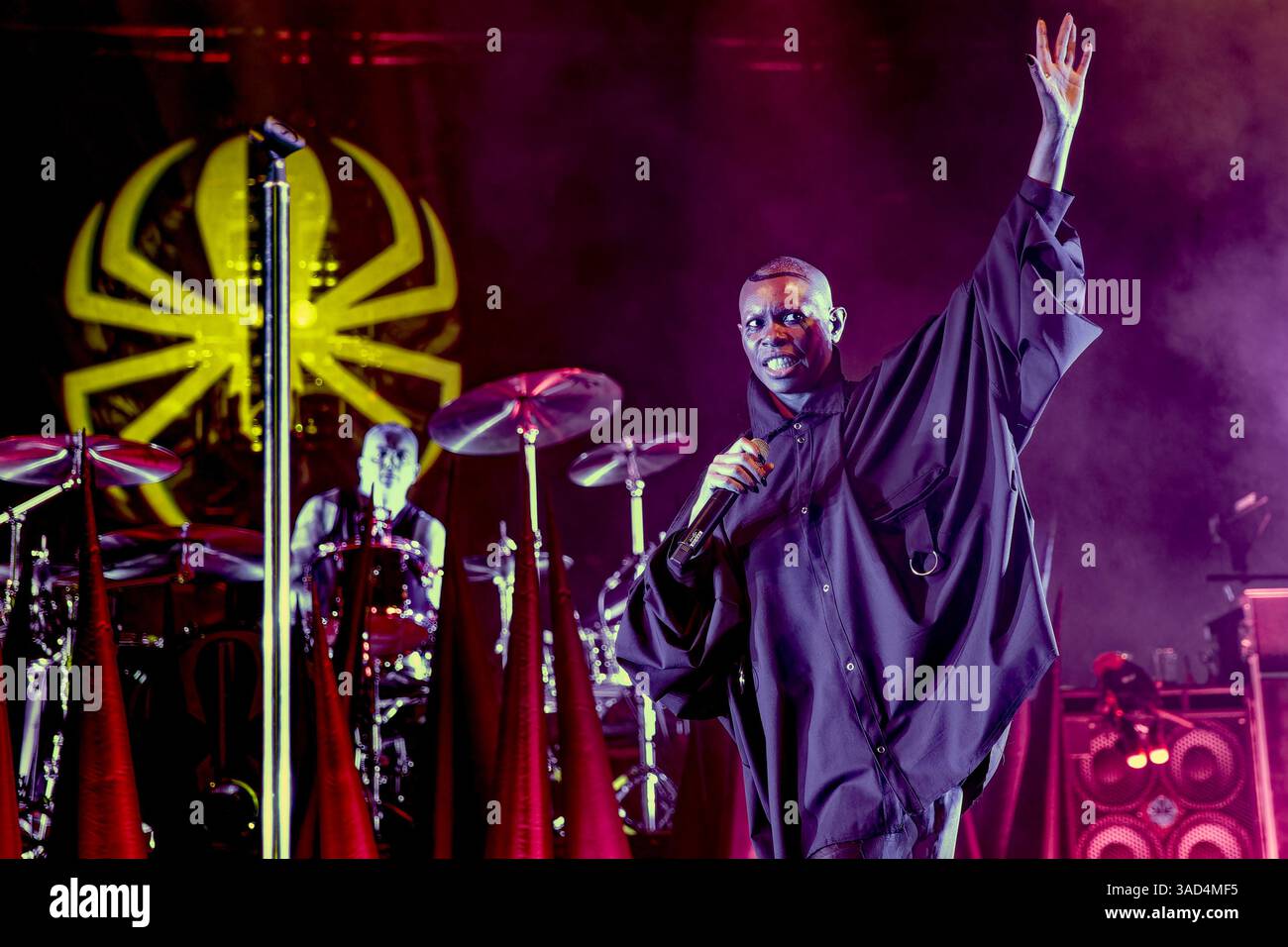 4 aprile 2025, Manchester, regno unito: MARK RICHARDSON (batterista) e SKIN (DEBORAH DYER) (voce principale) della rock band britannica Skunk Anansie live all'o2 Apollo Manchester nel loro 2025 Pain Truth Tour (Credit Image: © Andy Von Pip/ZUMA Press Wire) SOLO USO EDITORIALE! Non per USO commerciale! Foto Stock