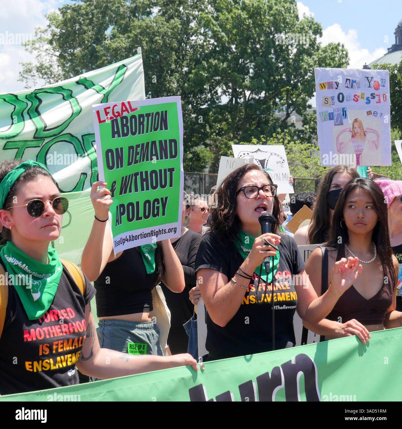 Roe contro Wade è stato rovesciato il 25 giugno 2022. I manifestanti sono arrivati a Washington DC alla Corte Suprema Foto Stock