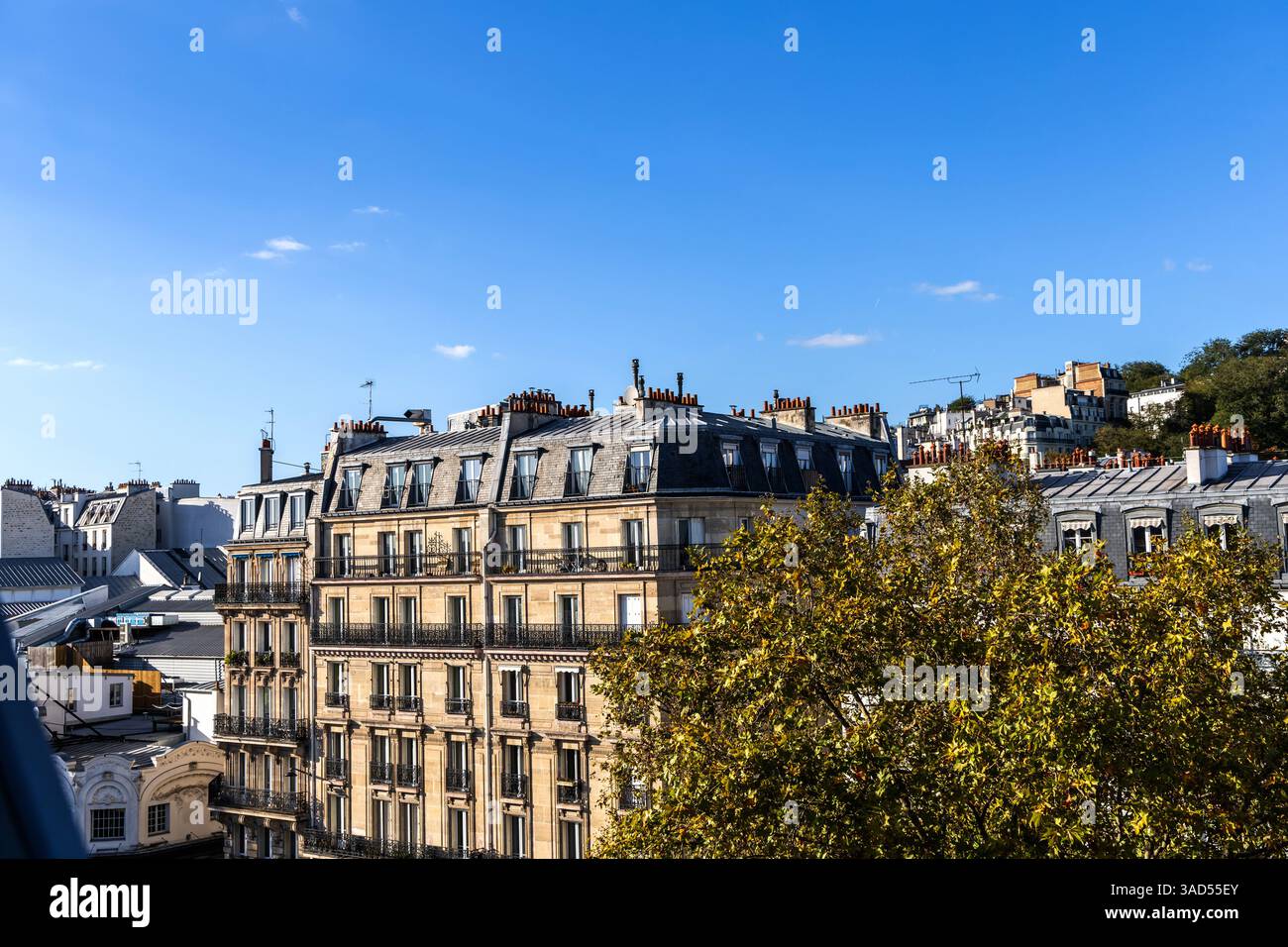 Vecchio e costoso edificio residenziale a Parigi, in Francia. Foto di alta qualità Foto Stock