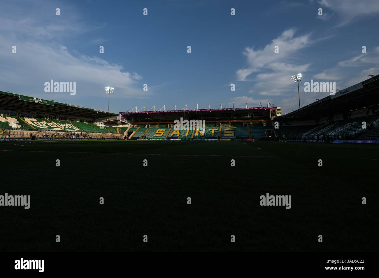 Northampton, Regno Unito. 4 aprile 2025. Vista generale del Cinch Stadium ai Franklin's Gardens, sede dei Northampton Saints, davanti alla Investec Champions Cup Round of 16 match tra Northampton Saints e ASM Clermont Auvergne al cinch Stadium@Franklin's Gardens, Northampton. Il credito per immagini dovrebbe essere: Craig Thomas/Sportimage Credit: Sportimage Ltd/Alamy Live News Foto Stock