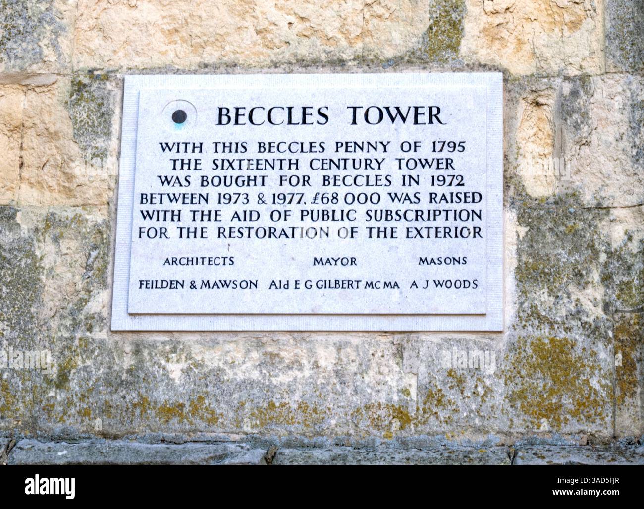 Targa informativa storica sul Campanile di Beccles, The Walk, Beccles, Suffolk, East Anglia, Inghilterra, Regno Unito Foto Stock