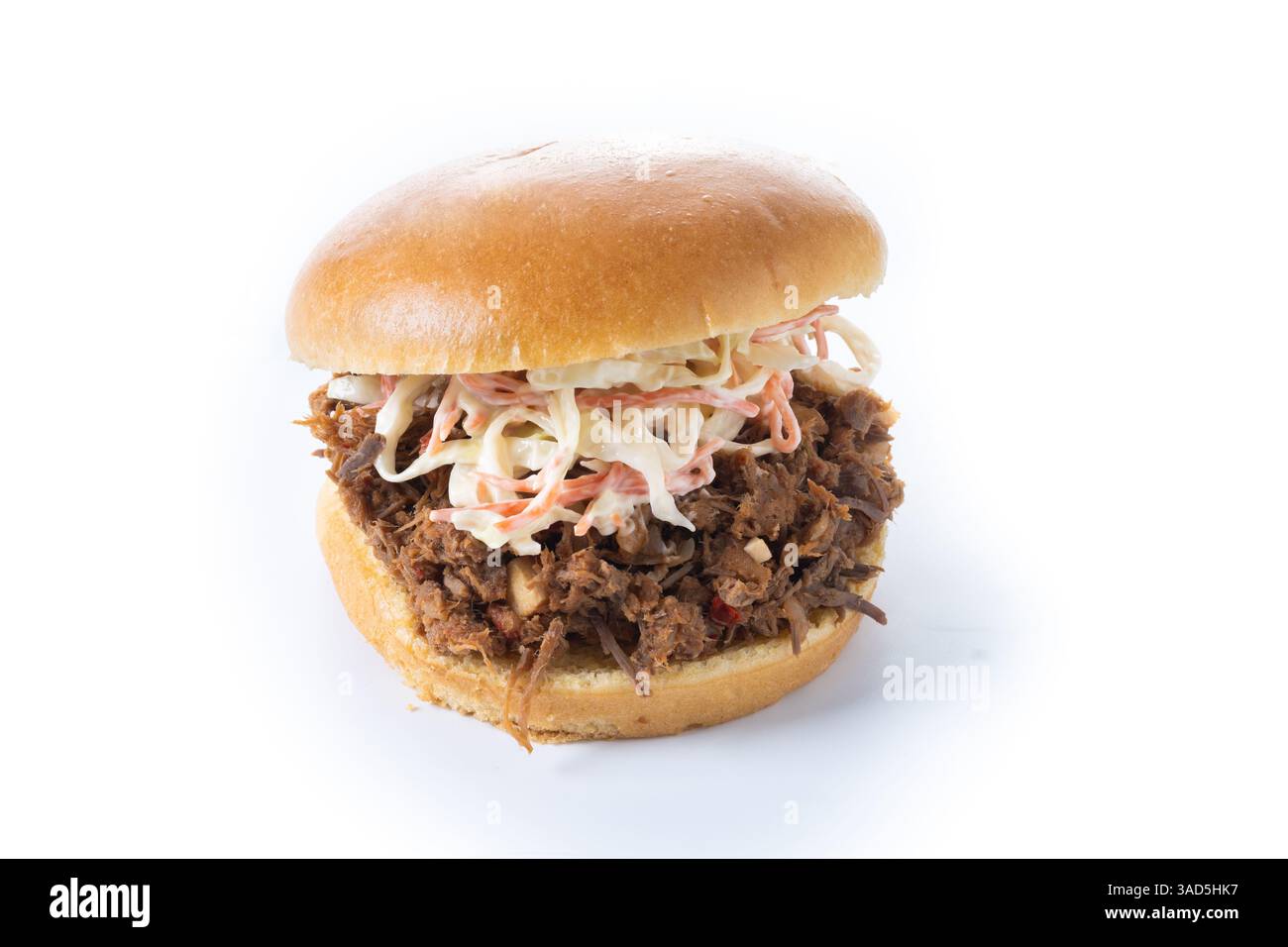Panino di maiale estratto con insalata di cavolo isolata su sfondo bianco Foto Stock