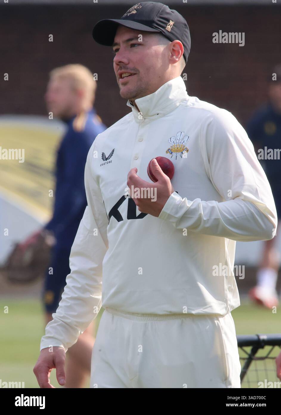 Chelmsford, Regno Unito. 4 aprile 2025. CHELMSFORD, INGHILTERRA - Rory Burns del Surrey CCC durante il Rothesay County Championship Division 1 Day One Cricket match tra Essex e Surrey all'Ambaassador Cruise Line Ground, Chelmsford, Essex il 4 aprile 2025 a Chelmsford, Inghilterra. Crediti: Action foto Sport/Alamy Live News Foto Stock