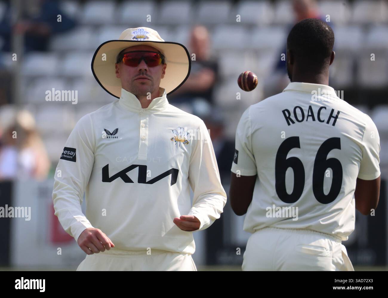 Chelmsford, Regno Unito. 4 aprile 2025. CHELMSFORD, INGHILTERRA - Rory Burns del Surrey CCC durante il Rothesay County Championship Division 1 Day One Cricket match tra Essex e Surrey all'Ambaassador Cruise Line Ground, Chelmsford, Essex il 4 aprile 2025 a Chelmsford, Inghilterra. Crediti: Action foto Sport/Alamy Live News Foto Stock