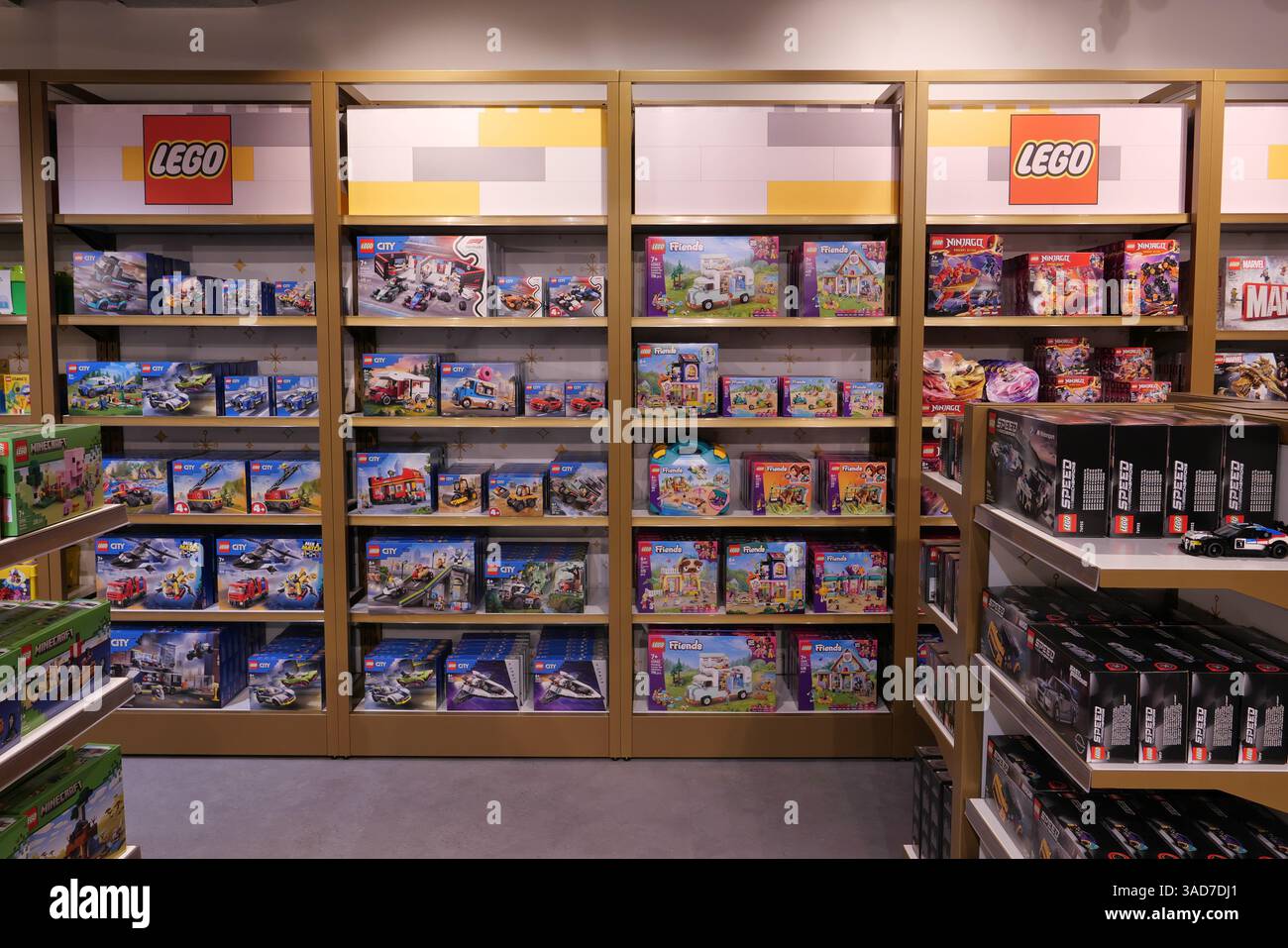 GIOCATTOLO LEGO ESPOSTO ALL'INTERNO DEL NEGOZIO DI GIOCATTOLI Foto Stock