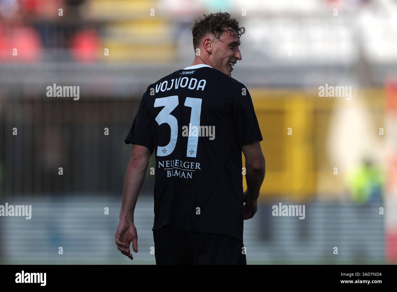 Monza, Italia. 5 aprile 2025. Mergim Vojvoda del Como 1907 reagisce dopo aver segnato per dare alla squadra un vantaggio di 3-1 durante la partita di serie A allo stadio U-Power di Monza. Il credito per immagini dovrebbe essere: Jonathan Moscrop/Sportimage Credit: Sportimage Ltd/Alamy Live News Foto Stock
